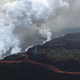 Imagen aérea de los tres afluentes de lava llegando al océano